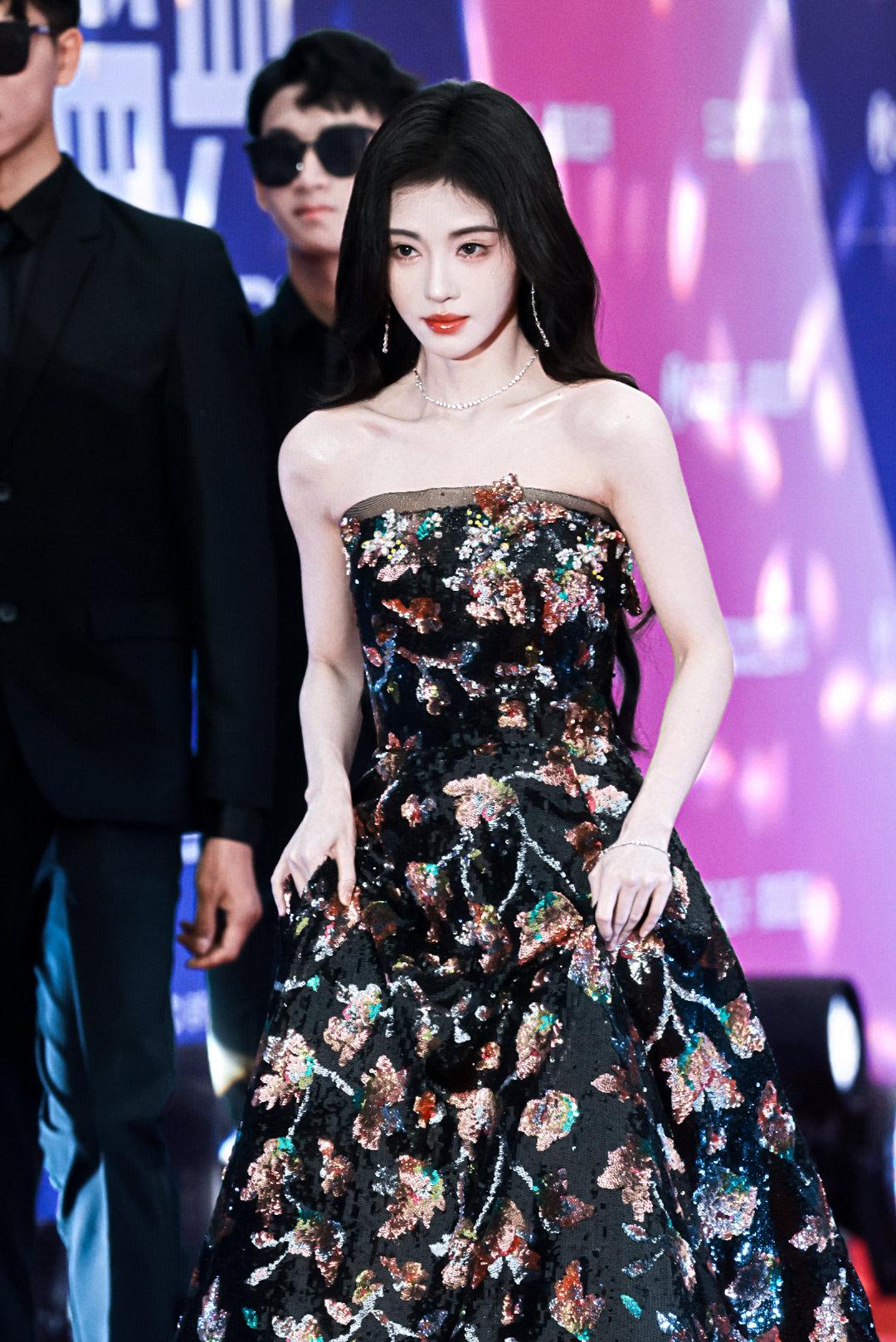 官方已澄清！鞠婧祎税务清白，这场闹剧该停了！🔥3月30日，前经纪公司丝