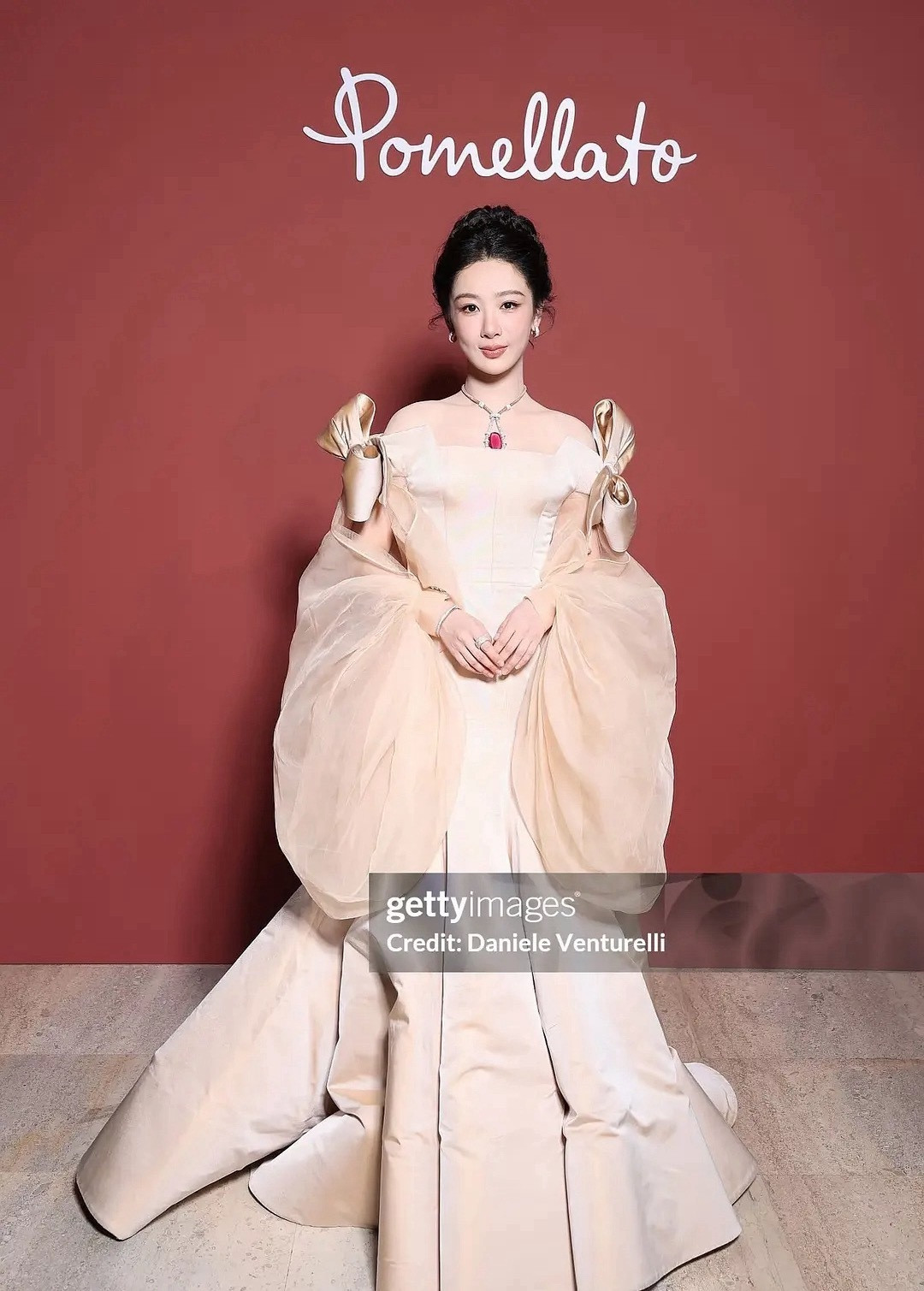 杨紫真的是大变样了啊，特别奇怪现在的脸
