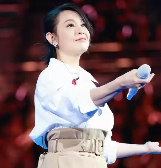 56岁的刘若英，真的给所有女性上了最实在的一课！有钱有颜、婚姻幸福，42