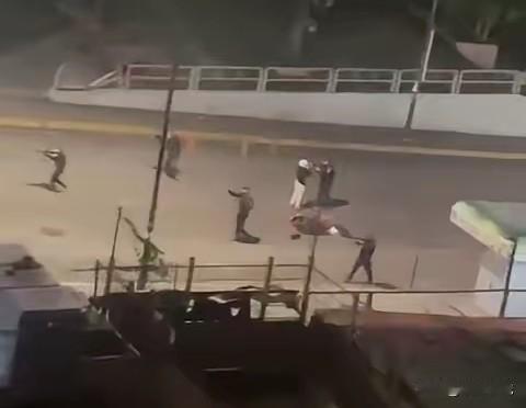 俄罗斯真是没落了，训练出来的委内瑞拉军队和叙利亚军队都失败了委内瑞拉军队主要采