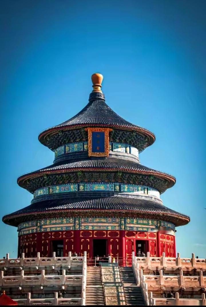 天坛那棵600年的柏树，据说基辛格看过后只说了一句话：这东西，我们复制不出来