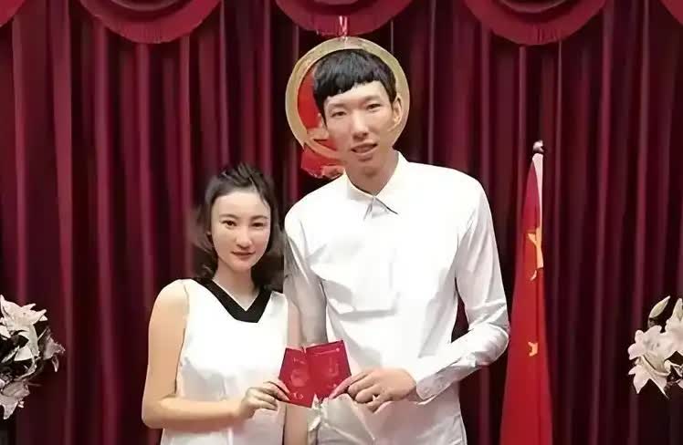 一直以来，球迷对于周琦有一个疑问，那就是在与新疆男篮闹出离队纠纷而退出CBA后，