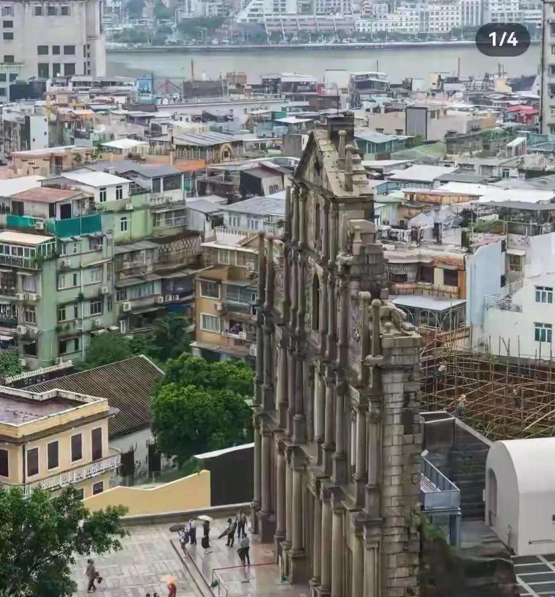 去澳门旅游除了合法的玩两把，还有什么？大三巴牌坊就算了吧。大三巴以前是澳门圣保