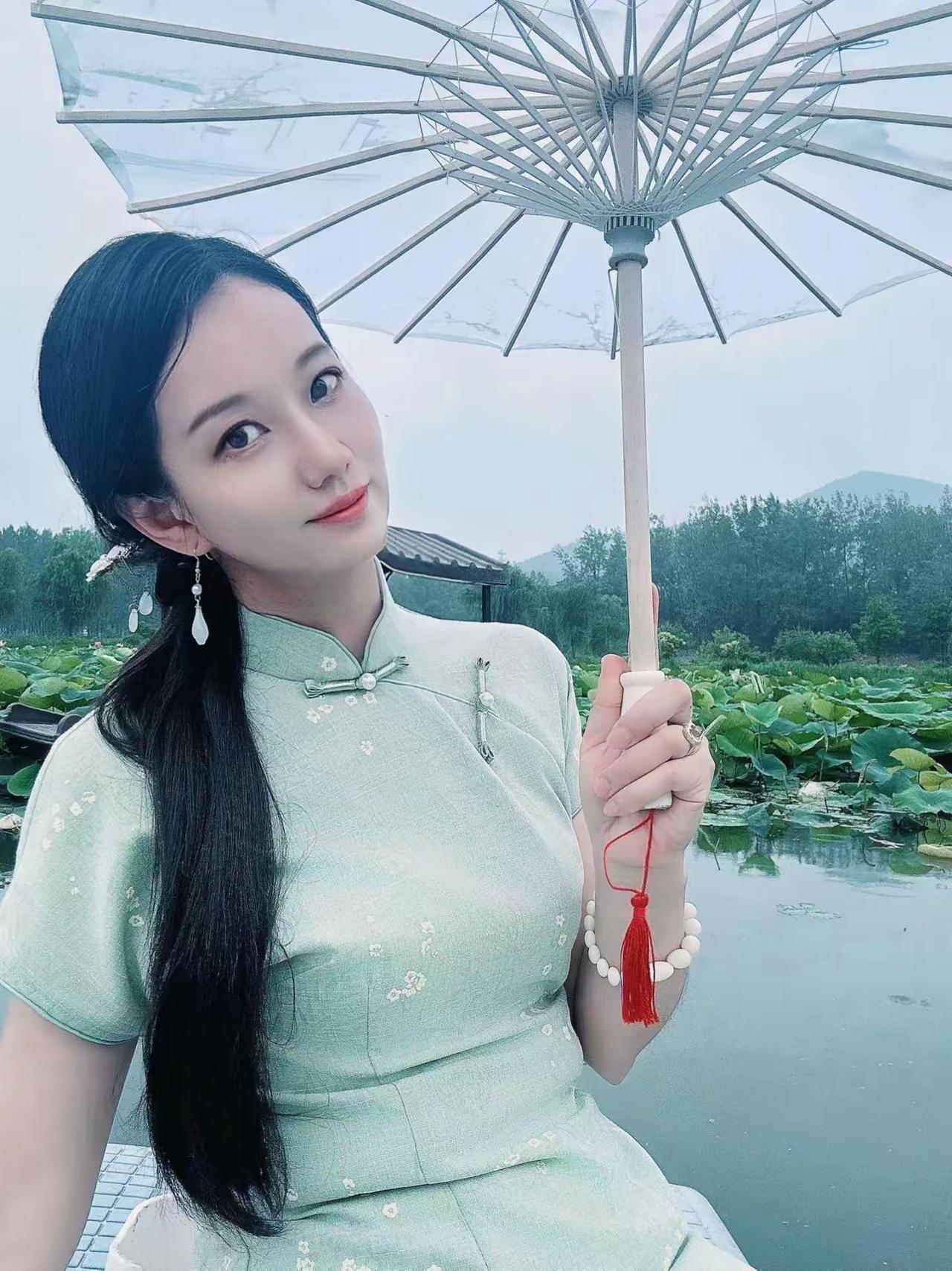 人生最好的几种状态，扬在脸上的自信，长在心底的善良。丰盈在大脑里的知识，融进血里