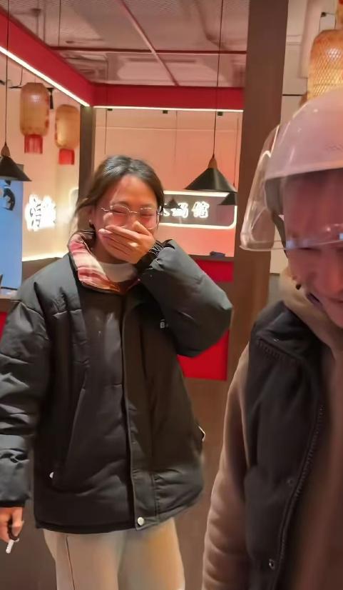 成事者，格局都很大。这家开在四川某县城的火锅店，靠着地道的口味和实在的分量，