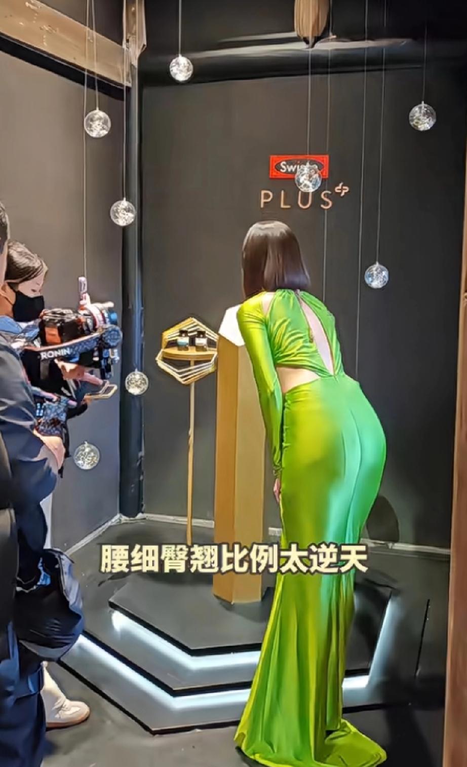 宋妍霏的臀火了，网友：对杨迪无礼的那个女明星因身材上热搜，还是这么细致的部位