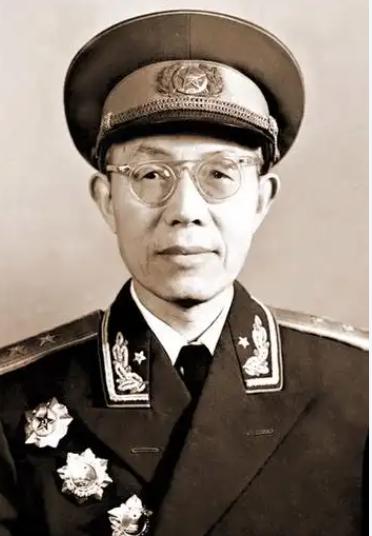 1937年，西路军侦察部长欧阳毅逃亡途中偶遇东北军，对方竟然好酒好菜招待他，欧阳