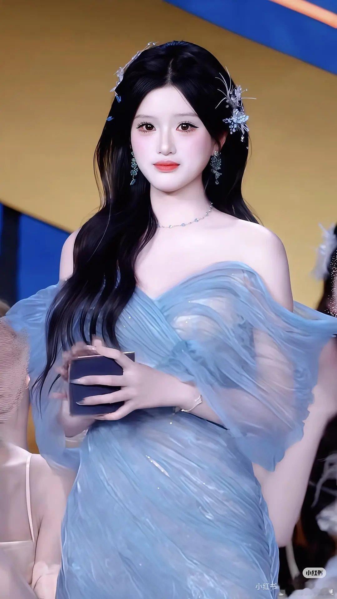 那个19岁姑娘挪用1700万打赏，新闻里放出的主播截图是团播SK017女团🤔新