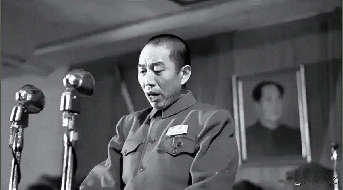 泪目！1955授衔奇事：王震名字被划，贺龙含泪留星，二军团亡魂是谁？授衔名