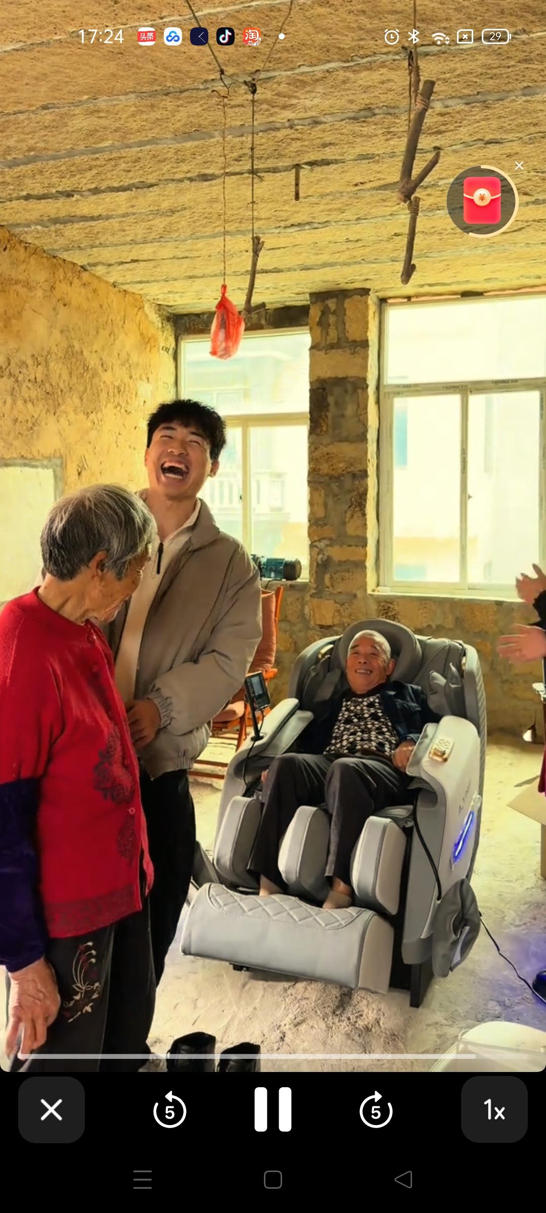 谢浩男妈妈的员工海军哥哥也回到了他的福建老家，回家过年去啦，孝顺的孩子给外公