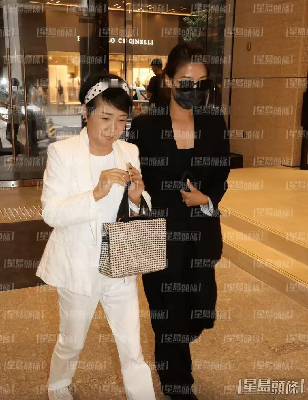 狄波拉哭红双眼现身！首度回应谢贤离世，谢婷婷全程陪伴，悲痛到说不出话。谢贤离