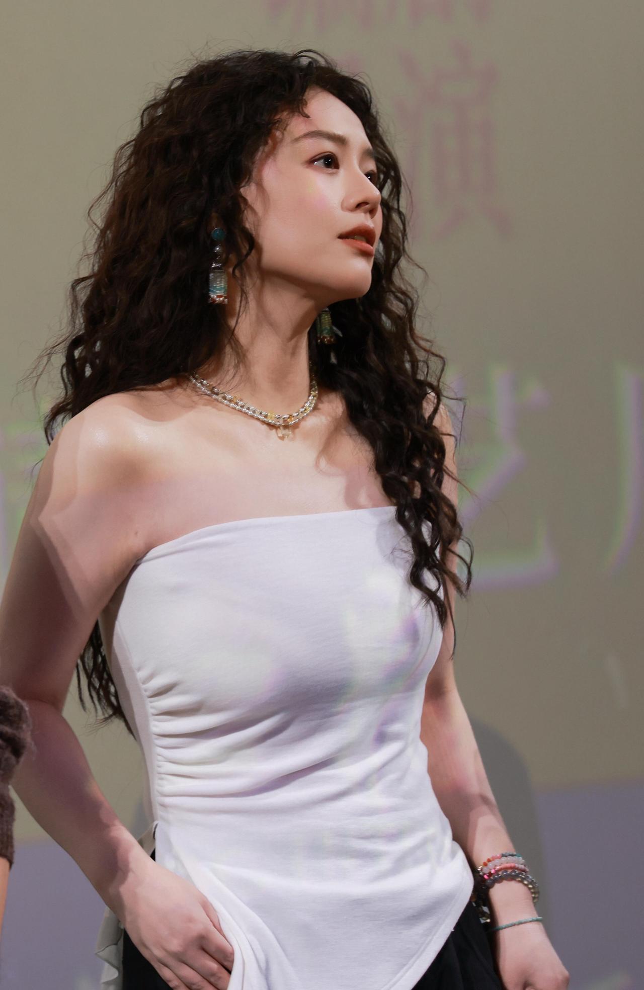 马思纯的大波浪卷，真好看！马思纯大波浪喜欢的女明星美到犯规