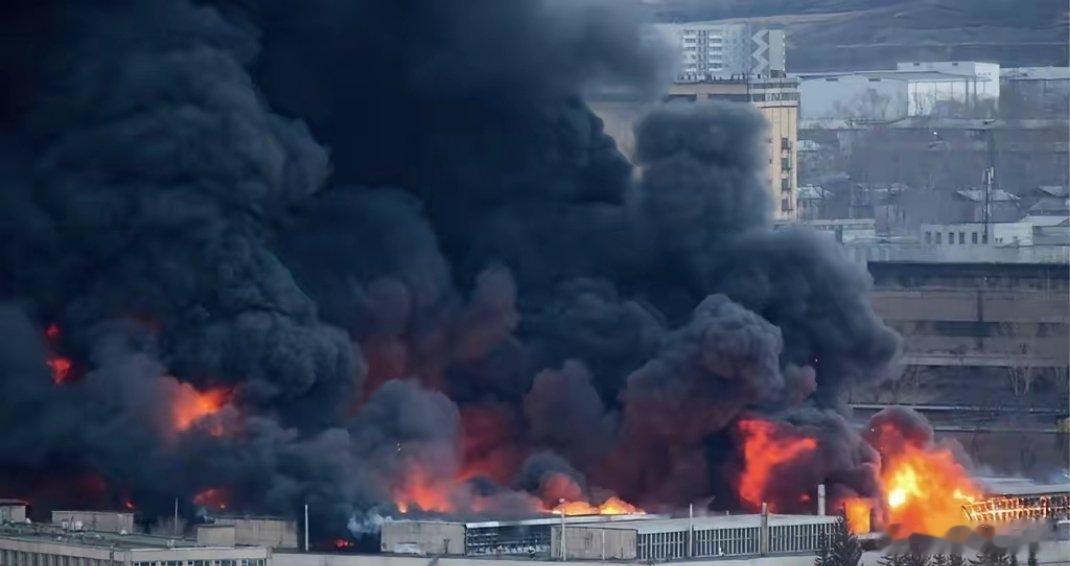 圣诞夜的致命突袭：英援乌导弹炸俄炼油厂，西方拱火捅破俄乌冲突底线这波拱火堪称直接