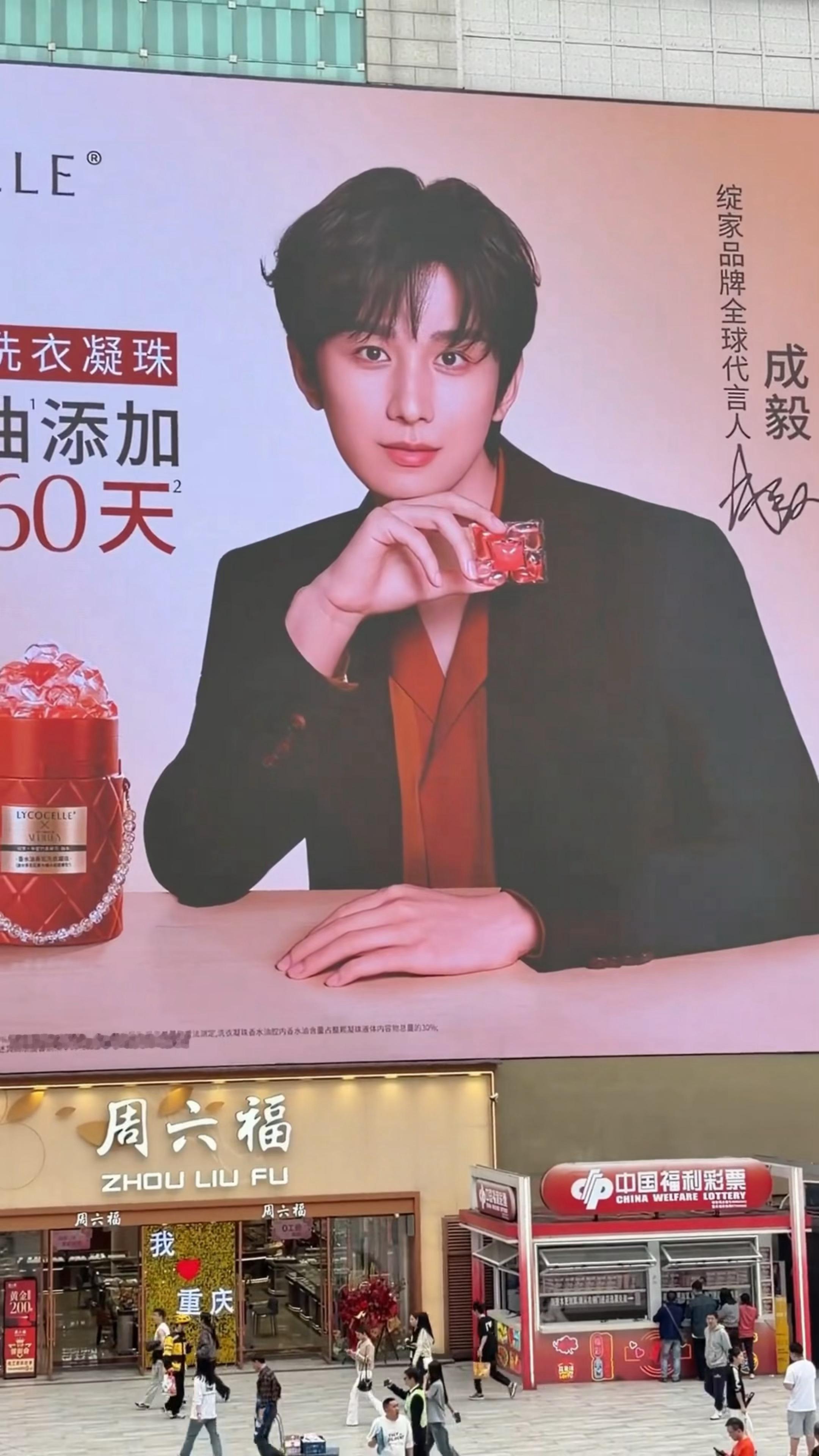 这张权威脸就得超大屏幕爽！