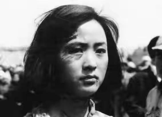 1940年4月30日，杨岭梅不幸被日军抓获。为了从她口中获得情报，日寇对她实
