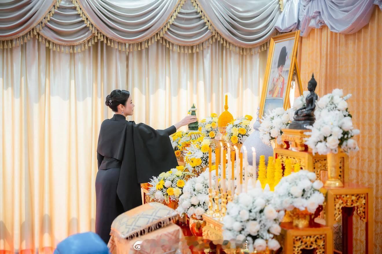 王室王室泰国王室诗妮妠2026年2月2日，诗妮妠出席佛教创新项目的闭幕式。贵妃