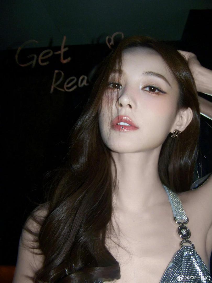 李一桐你盯着我干嘛？