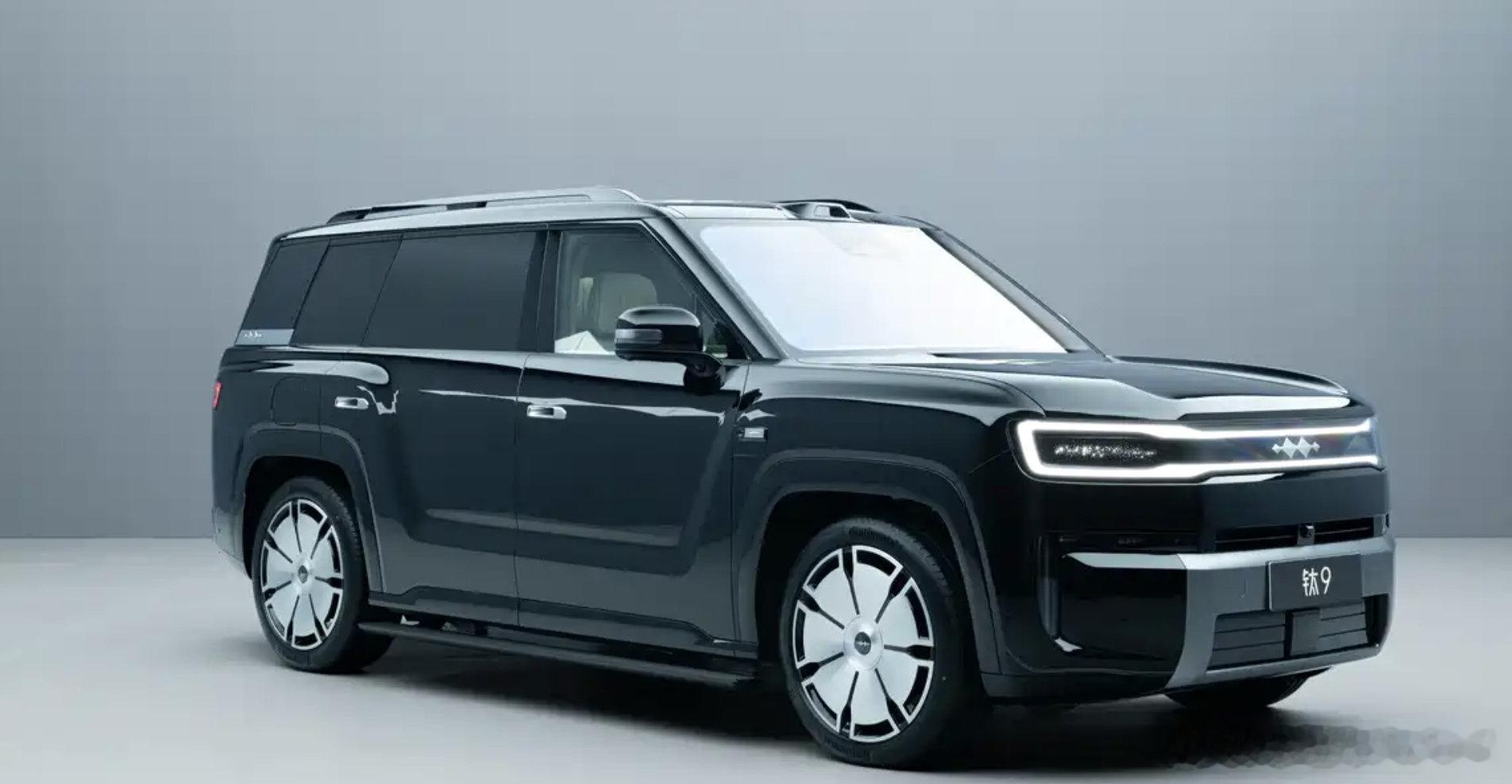 方程豹钛9陨石黑官图曝光！钛系列旗舰大型SUV，采用6座布局。搭载第六代DM‑i混动，满油满电综合续