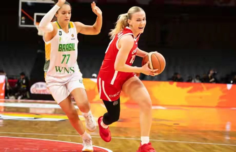 爆冷掀翻世界第9！捷克女篮84-65大胜巴西，中国女篮世界杯晋级前景一片光明中国