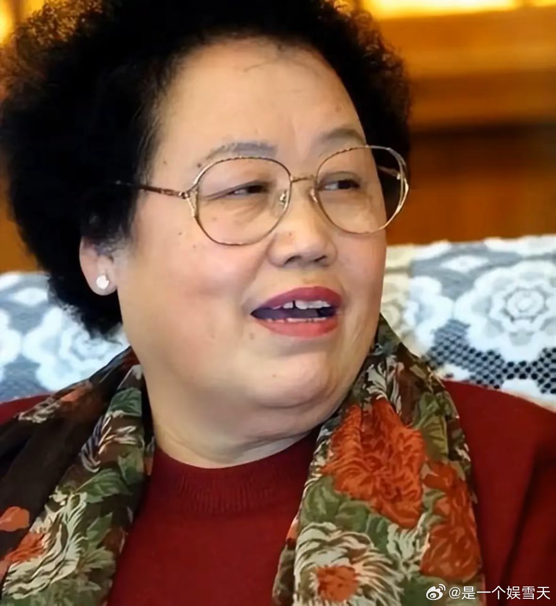 陈丽华离世要说她这辈子最该感谢的人，我觉得不是老公迟重瑞，而是她那个低调本分的前