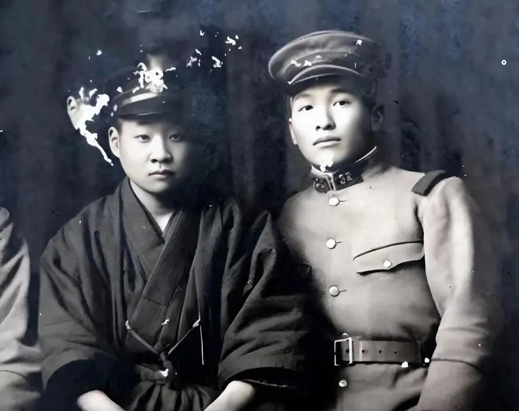 1937年12月13日南京沦陷，20万日军入城后展开血腥屠杀。尚有成千上万败兵弃