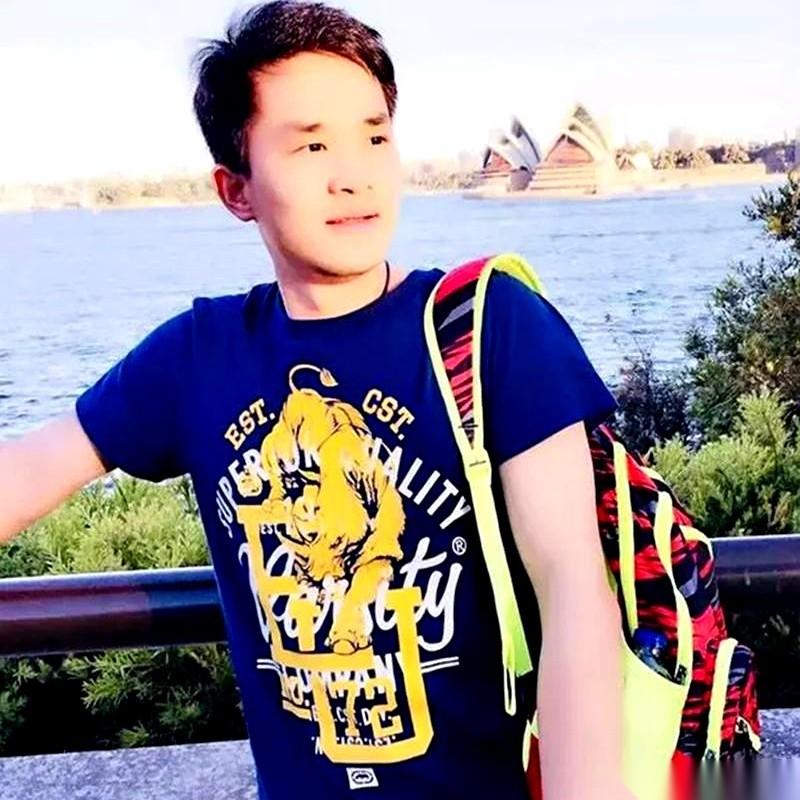 刘晓庆的前助理，反手给她递了张“账单”，金额500万。名目不是加班费，也不是报