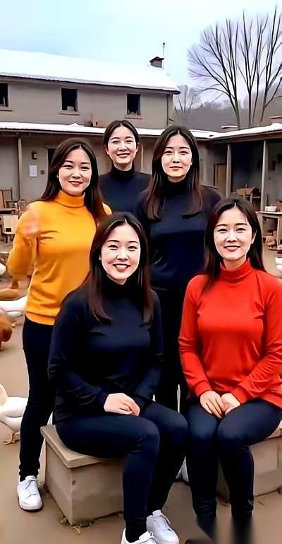 一张五姐妹的合照，突然就火了。照片里，五张脸几乎一模一样，笑得特别灿烂。底下的