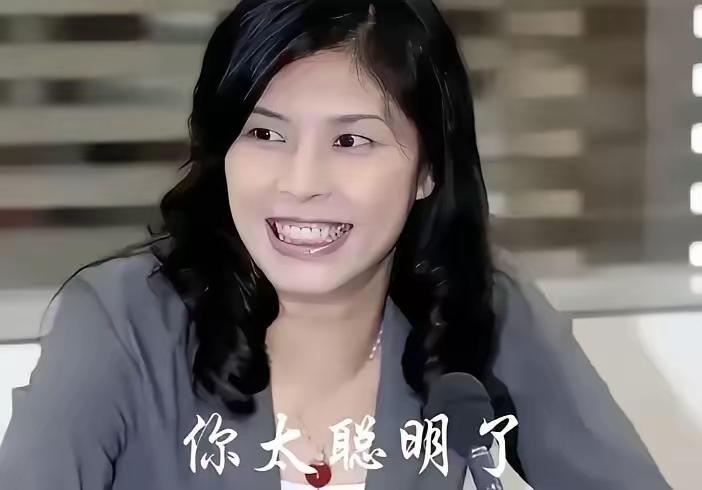 郑丽文大概没想到,当年在政论节目当“女战神”练出的嘴皮子,现在能这么派上用场。