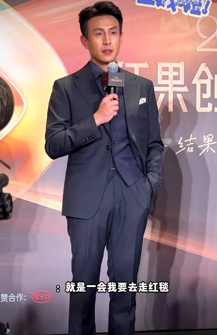 短剧鎏光盛典真像短剧界奥斯卡，70多个爆款主演都来了，好多脸熟但叫不上名。刘