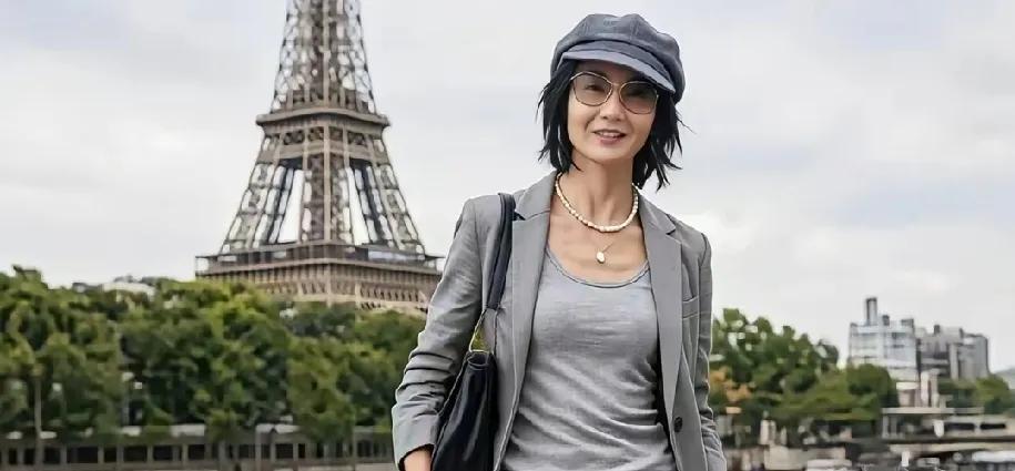 巴黎街头，邂逅久违的张曼玉在时光的长河里，有些身影总会在不经意间勾起无数回