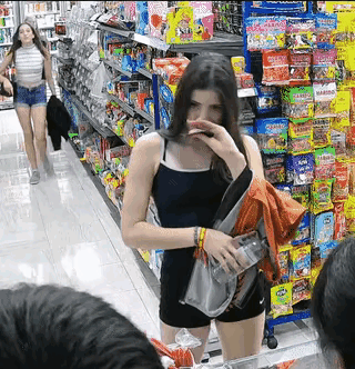 西班牙的女孩确实很漂亮，这打破了以前的认知，这些女孩不仅颜值非常高，身材也特别的
