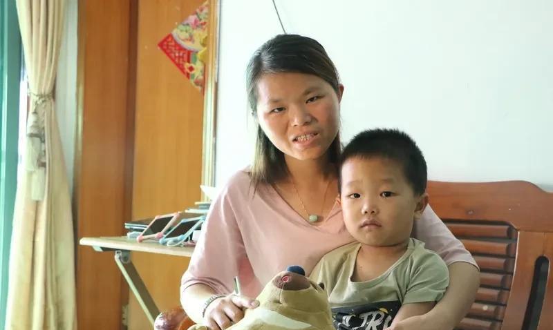 网友留言：“儿子10岁，一年级的时候他突然说我，妈妈你不上班整天在家里也不挣钱，