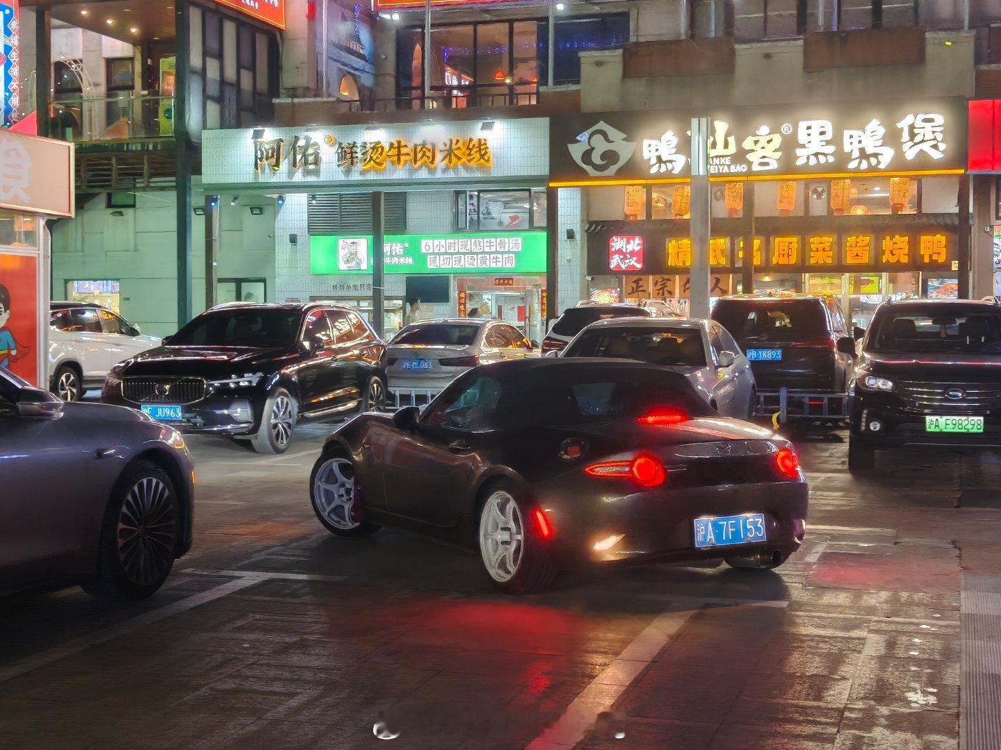 吃饭偶遇真小真好稀有车实拍​​​