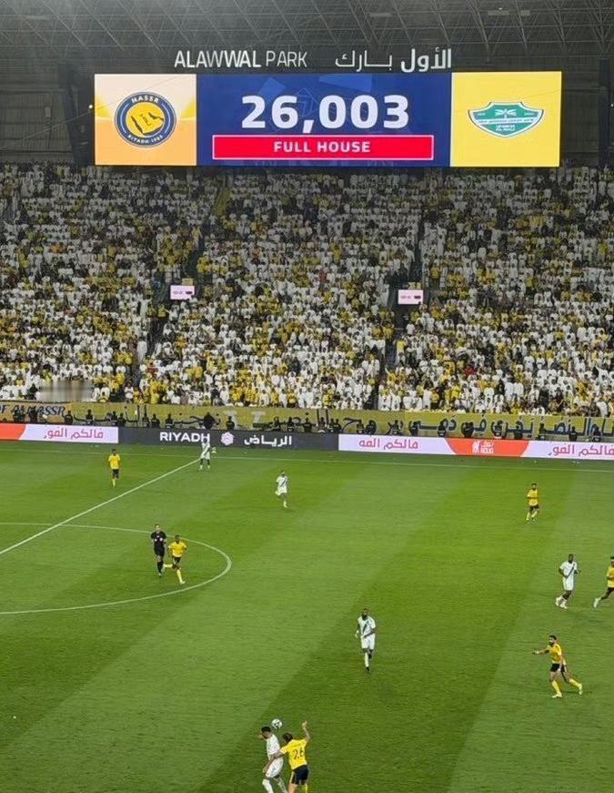 一场普通的沙特联赛竟然让两个巨星破防，这一切在梅西面前都不叫事。利雅得胜利2-