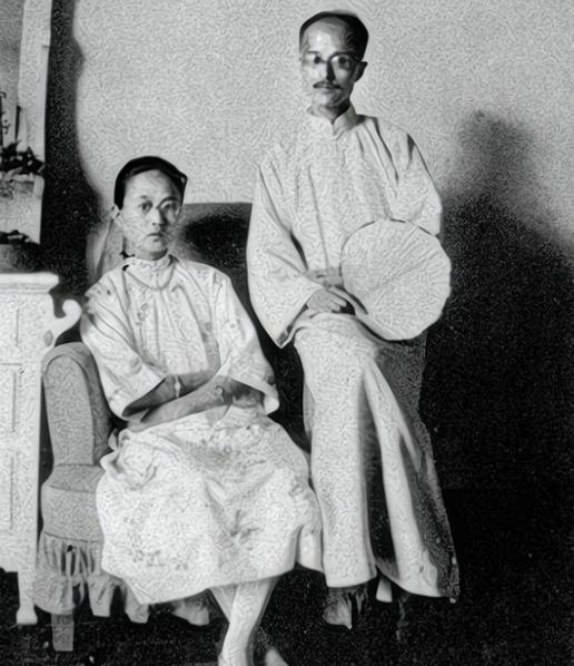 1923年，21岁的韦均一，成了9个孩子的后妈。她甩继女巴掌，逼继女退学，撕掉丈