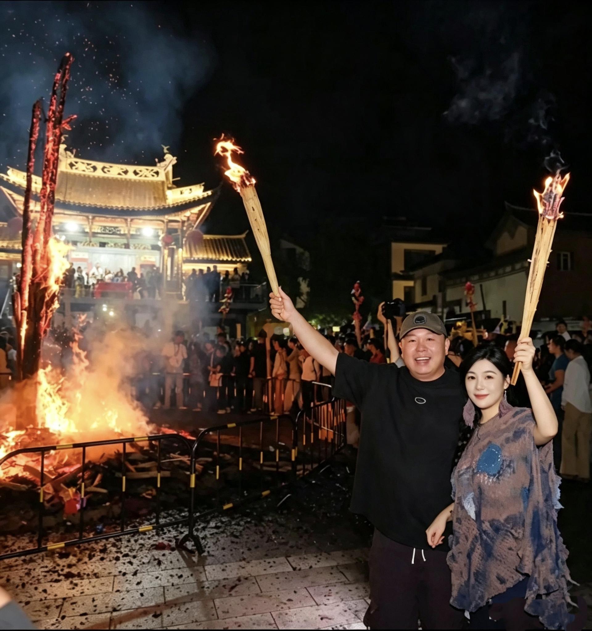 阎鹤祥一家三口在大理。