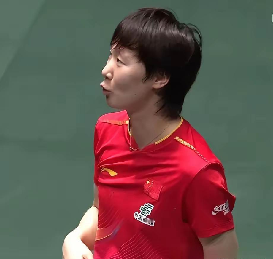 看了王曼昱昨晚3-0横扫智利选手的比赛，有个发现我憋不住要分享——谁还记得以前那