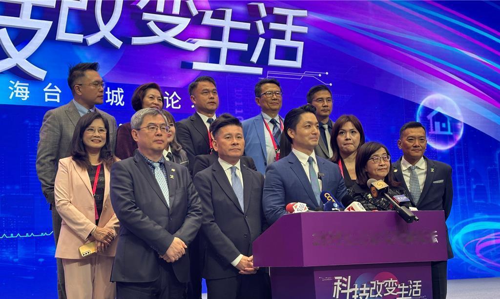 宾主尽欢蒋万安三度表态继续办双城论坛台北市长蒋万安28日从台北搭机前往上海