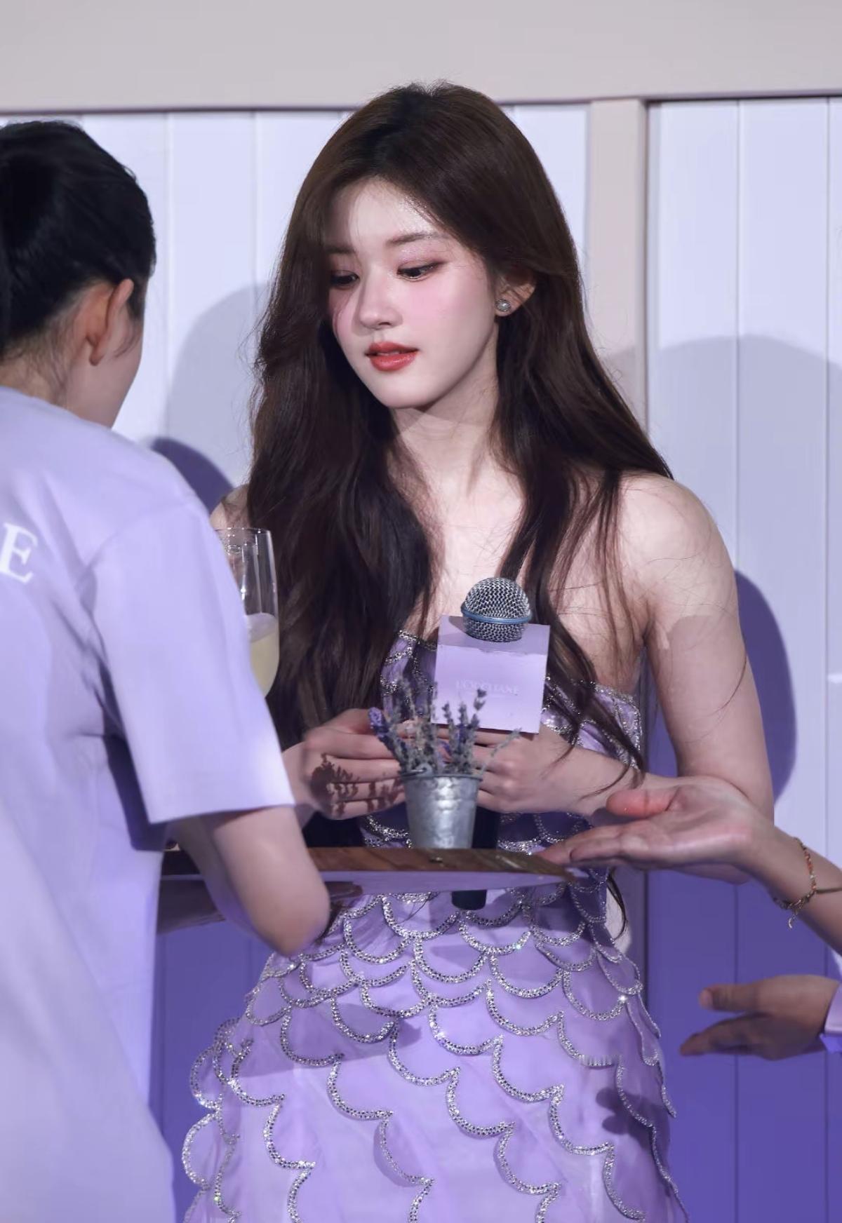 赵露思的人鱼造型永远的神！每一次出场都惊艳全场，这颜值和状态谁能不爱[比