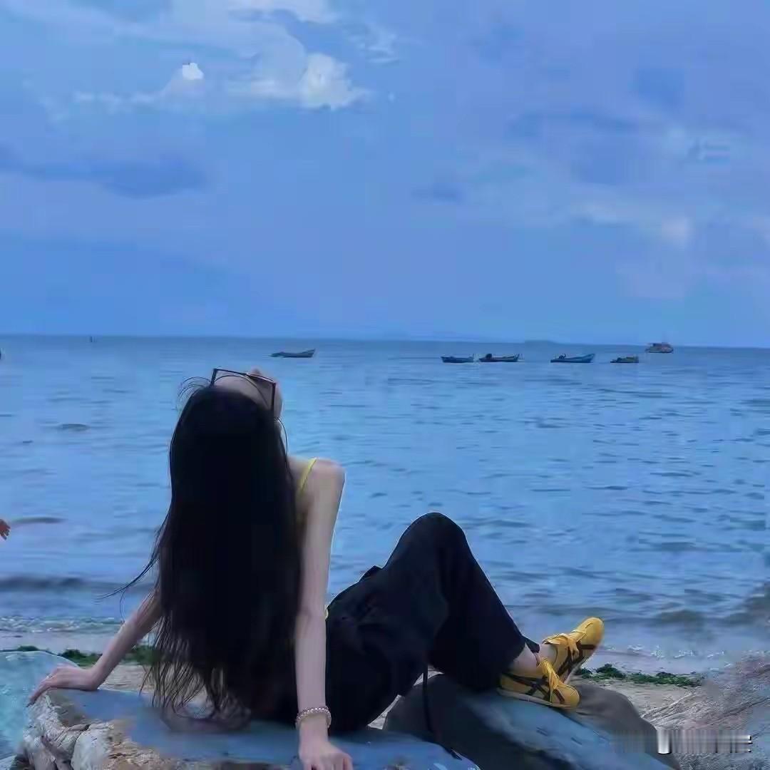 职场的三大真相：一：个领导没有私交，领导的夸奖和赞美就不要相信。只是想让你