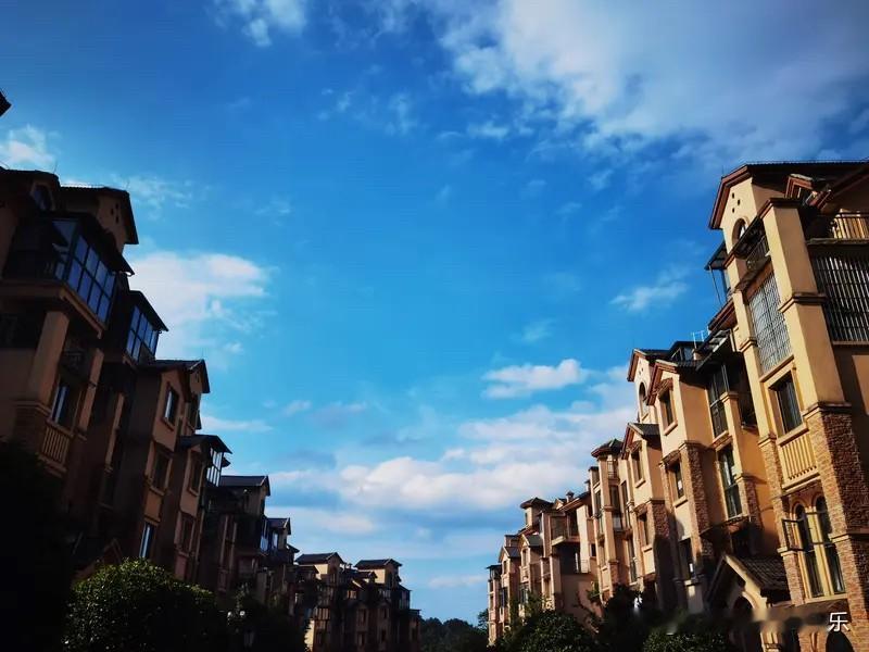 深圳核心区的好房子，一出生有就有；如果没有，奋斗一辈子也得不到。普通人能通过奋斗