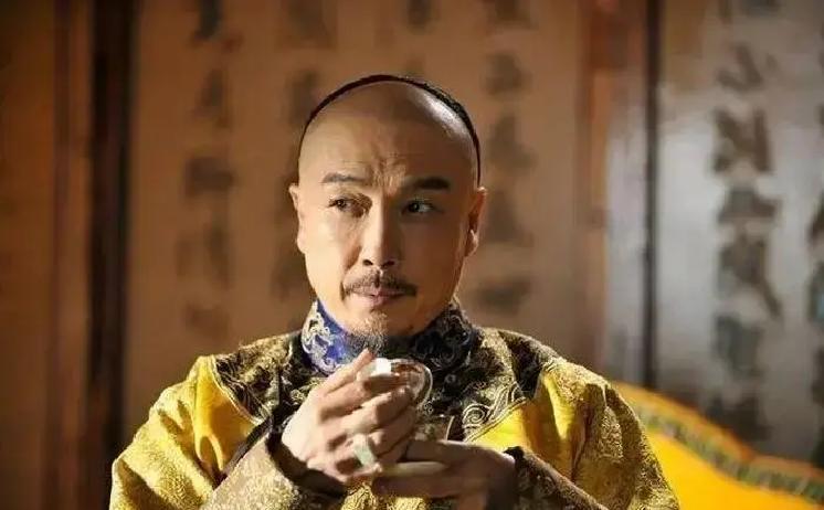 乾隆22年，康熙帝97岁的定妃去世。她一生仅被康熙帝宠幸过一次，却凭着这次偶然的机缘，平安穿越了70