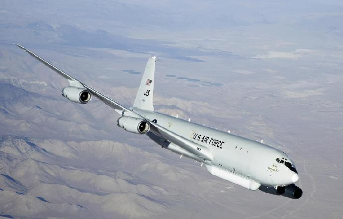 每天认识一件兵器美国E-8“联合星”战场监视机E-8是诺斯洛普·格鲁曼公司研制