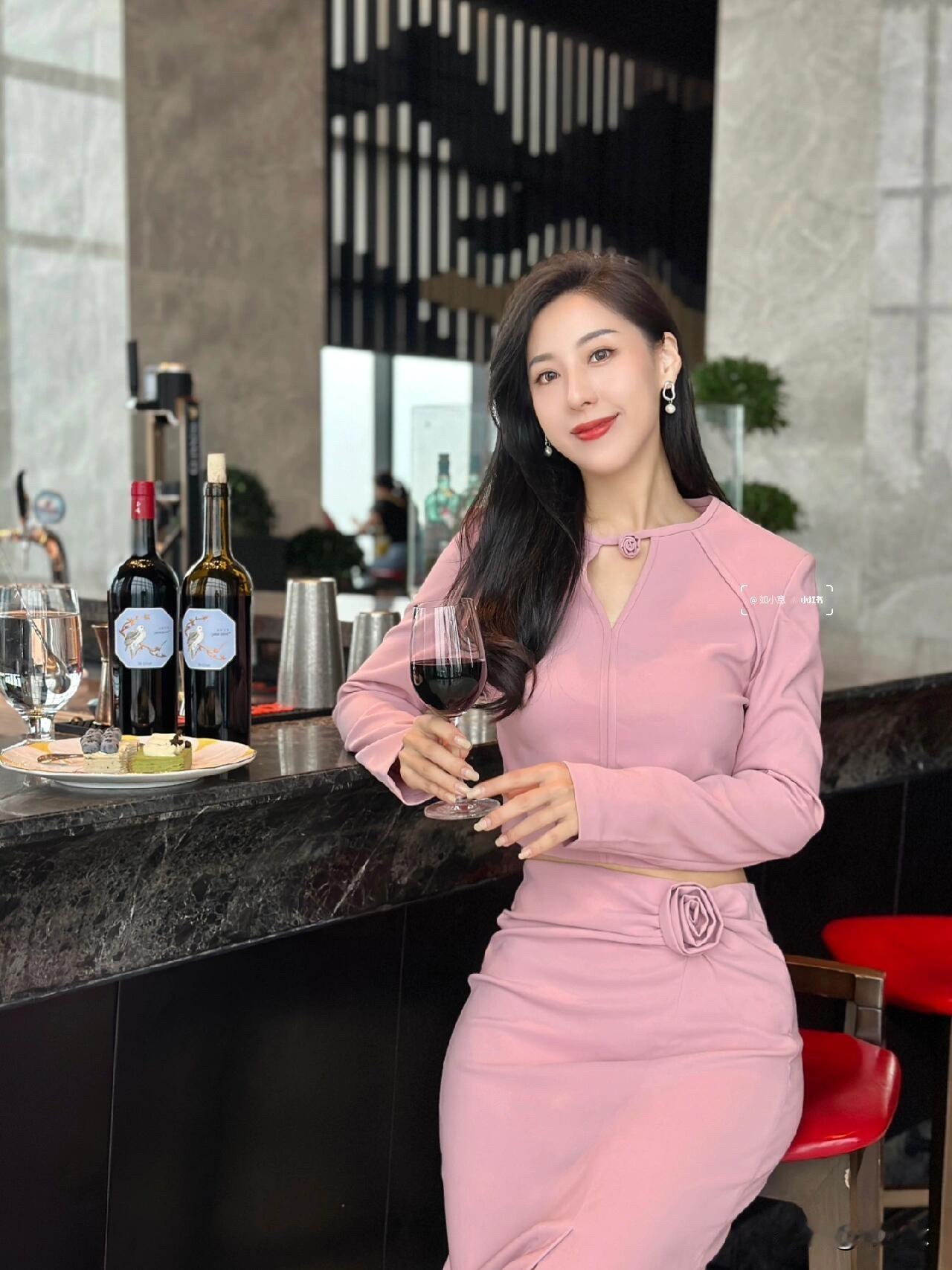 冬日下午茶时光🍷入秋的第一杯红酒~繁忙的工作也要适当给自己减压呀！闲余的午后