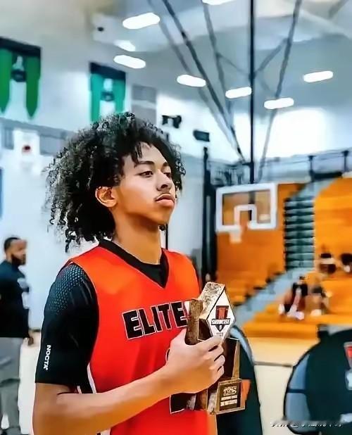 持续爆发！朱正砍下15分3篮板4助攻4抢断美国OTE联赛最近一场比赛中，中国