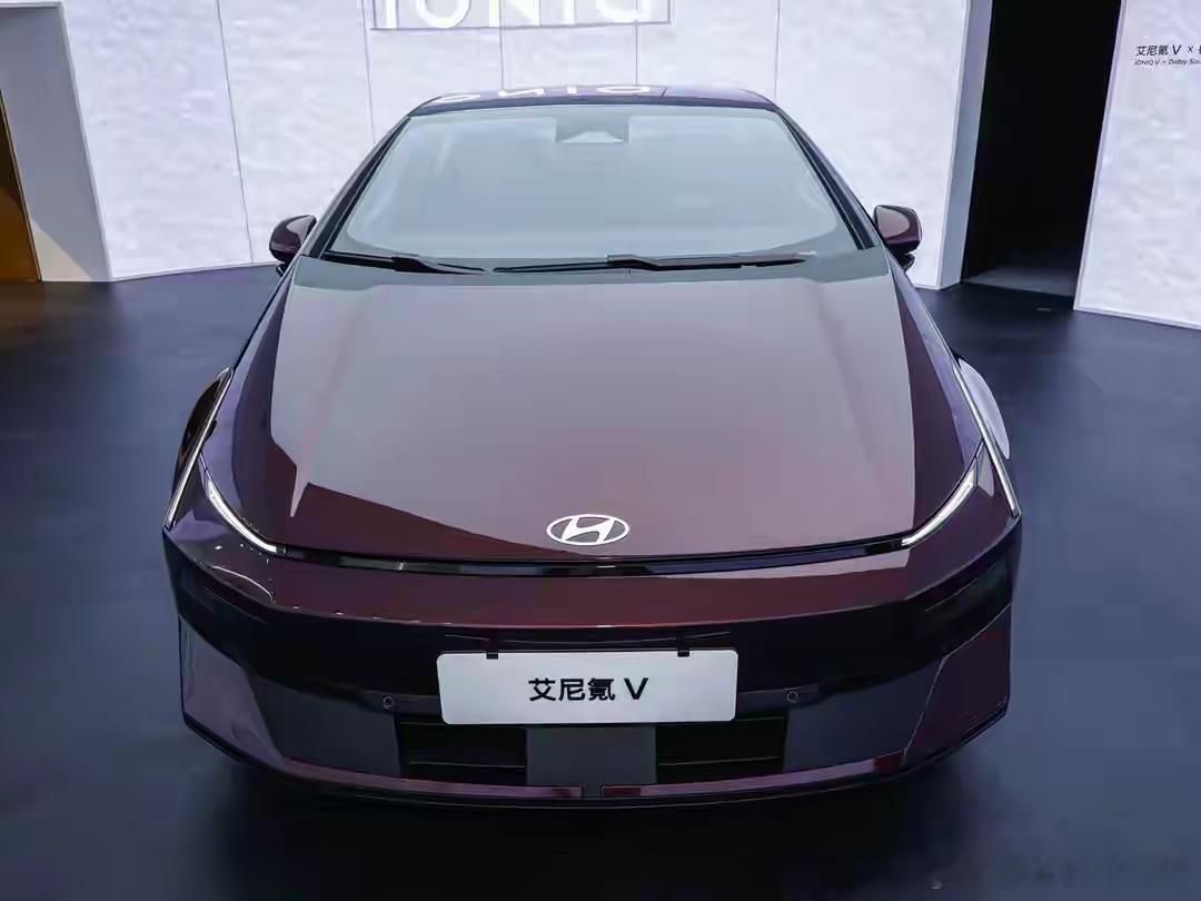 北京现代艾尼氪V这造型真的有点颠覆我对韩系车的印象了，4900mm的车长+轿跑溜