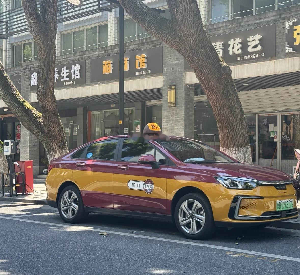 有人在绍兴街头拍到了北京的出租车——这应该是北京的出租车第1次出现在绍兴街头。还