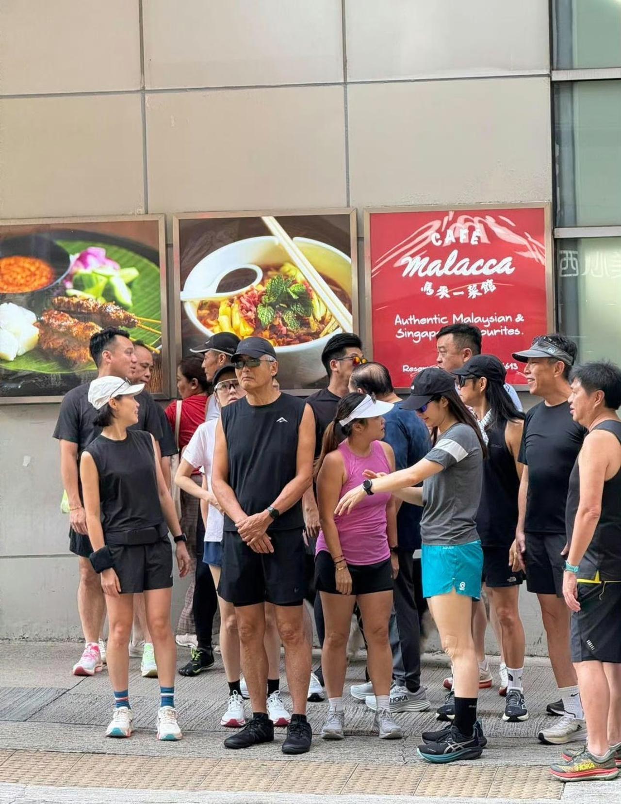 晨跑的发哥，团建越来越多人。。。