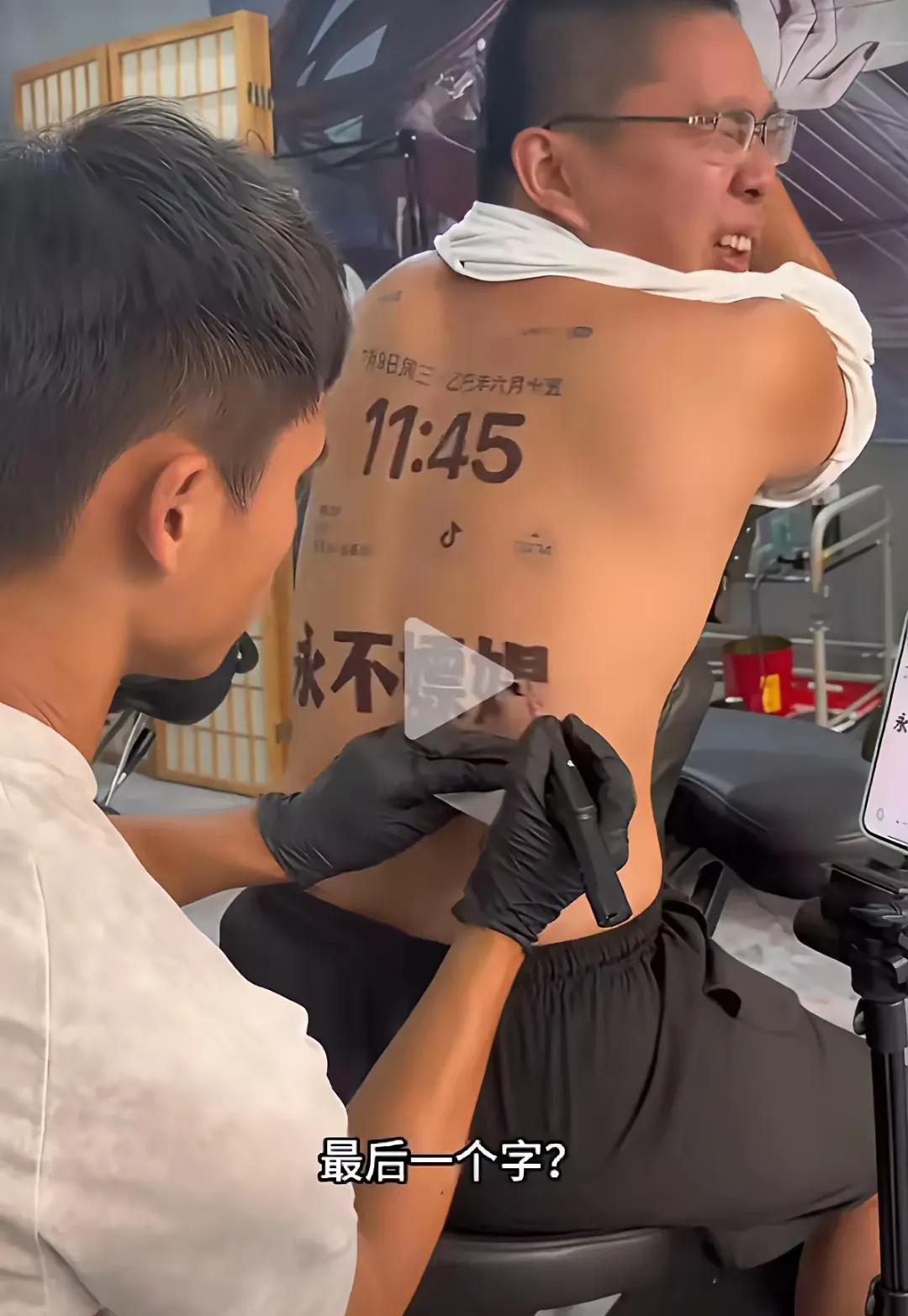 老太太钻被窝，给爷整笑了。