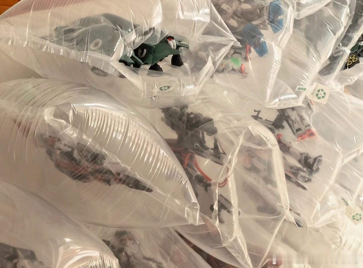 也是给手办住上单间了当你有个胶佬朋友因为搬家不得已搬运手办，你就能看见最无懈可击